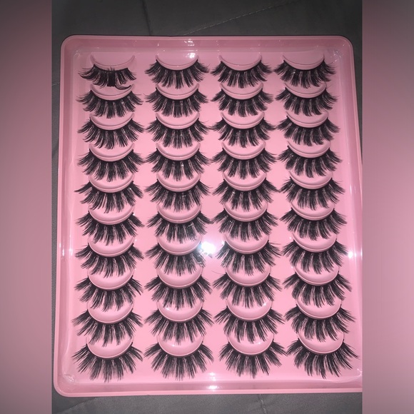 Lashes - Picture 6 of 6